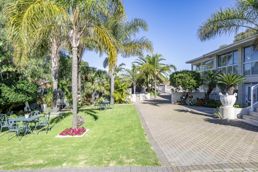 8 Bedroom Property for Sale in Brackenfell South Western Cape